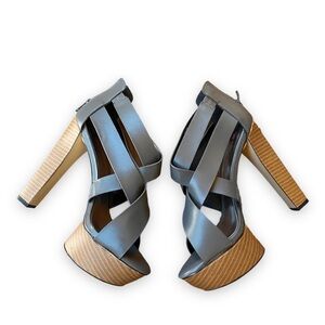 𝅺just Fab Hazel Gray and Brown Platform Heeled Sandals | Size 8.5